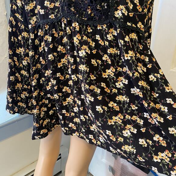 Suzanne Betro Weekend Floral Top Blouse 1X Black Yellow Floral Lace Coastal Boho - Picture 8 of 8